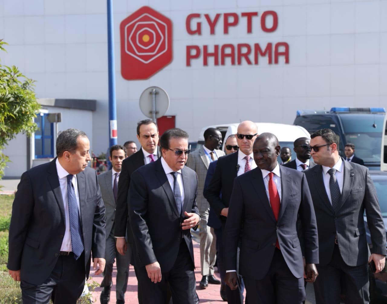 خلال زيارة رئيس جمهورية كينيا لمدينة الدواء المصرية 