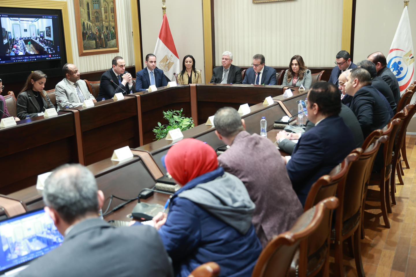 نائب رئيس مجلس الوزراء وزير الصحة يرأس الاجتماع الوزراي الأول للجنة التنفيذية الخاصة باستقبال المصابين الفلسطنيين